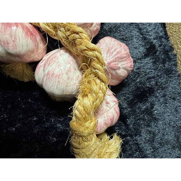 Ceramic Pink Garlic 11 Bulbs Braided Rope Kitchen Wall Vegetable Decor Vintage - Picture 2 of 7